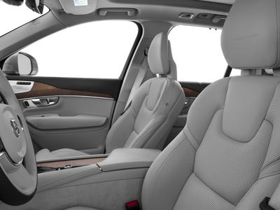 2016 Volvo XC90 T6 Momentum