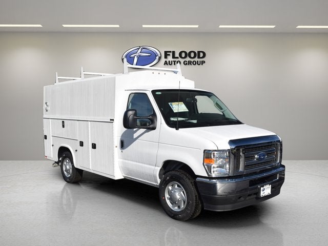 2025 Ford E-Series Cutaway BASE