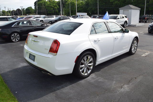 2020 Chrysler 300 Touring