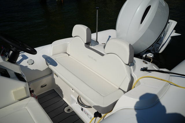 2025 Zodiac YACHTLINE YL490DL DELUXE Base