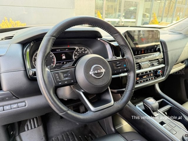 2023 Nissan Pathfinder SL