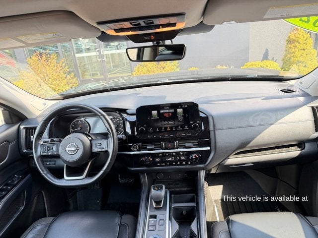 2023 Nissan Pathfinder SL