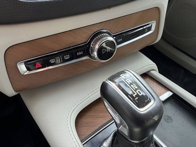 2022 Volvo XC90 Momentum