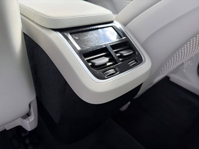 2022 Volvo XC90 Momentum