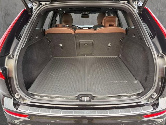 2024 Volvo XC60 Plus Dark Theme