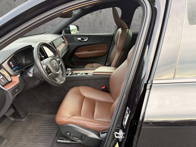 2024 Volvo XC60 Plus Dark Theme