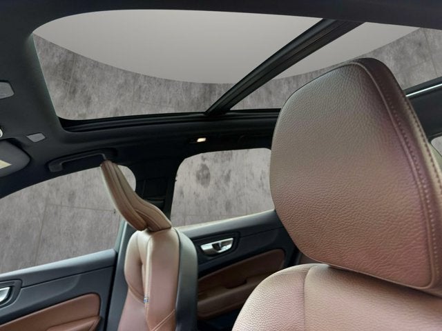 2024 Volvo XC60 Plus Dark Theme