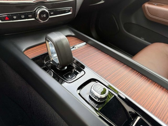 2024 Volvo XC60 Plus Dark Theme