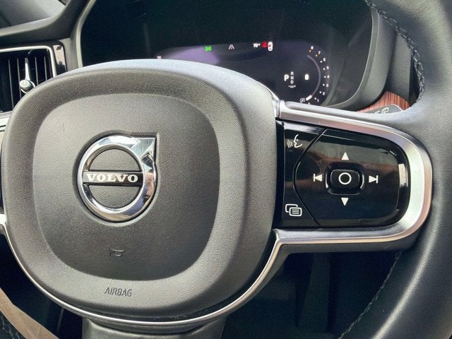 2024 Volvo XC60 Plus Dark Theme
