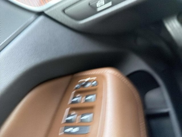 2024 Volvo XC60 Plus Dark Theme